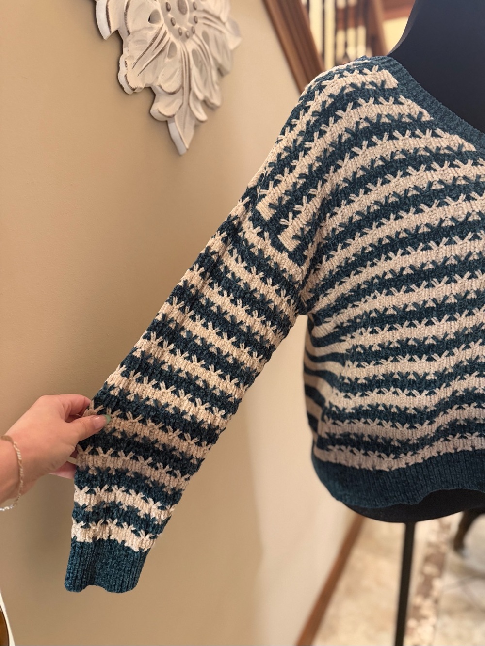 Harlow & Rose Women’s Large Teal Cream Chenille V Neck Striped Sweater Boho EUC - Picture 2 of 5